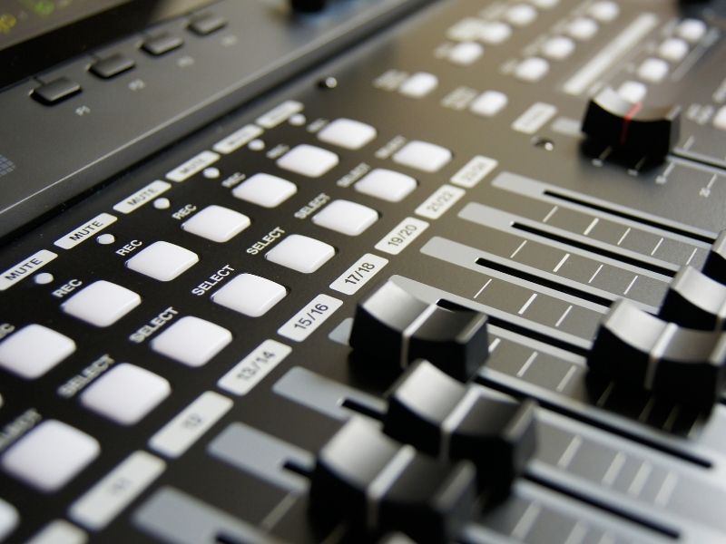 Música, som e meios técnicos